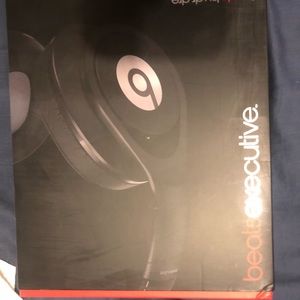 Wireless Beats barley used, comes with everything!